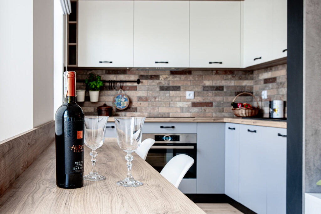 Kuchnia na wymiar. Pełna zabudowa kuchenna SaniWell